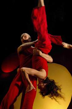 "Dis... tu laisses la lumière dans le couloir !"