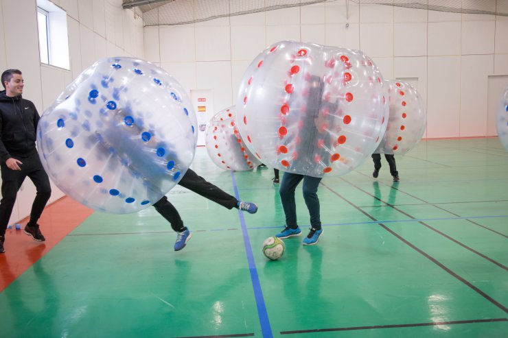De beaux tampons et du jeu : les jeunes de Villelongue de la Salanque ont testé le Bubble Foot !