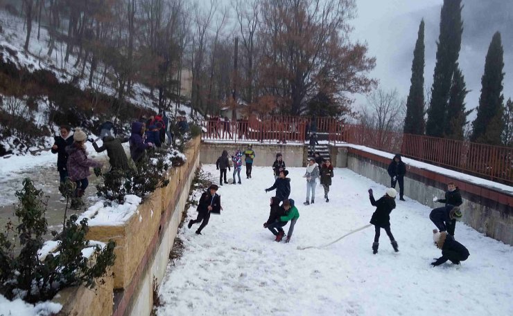 l’école  de Bages en séjour artistique à la Coume (Mosset)
