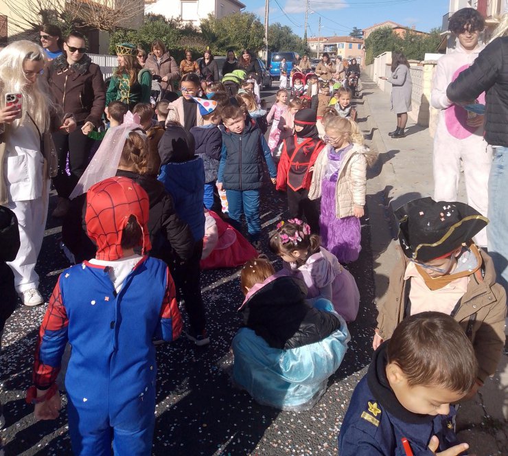 Le grand carnaval de l'accueil de loisirs de Thuir Maternel