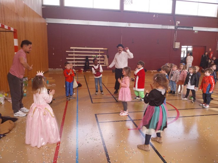 Un Carnaval de Petite Enfance Coloré à Thuir !